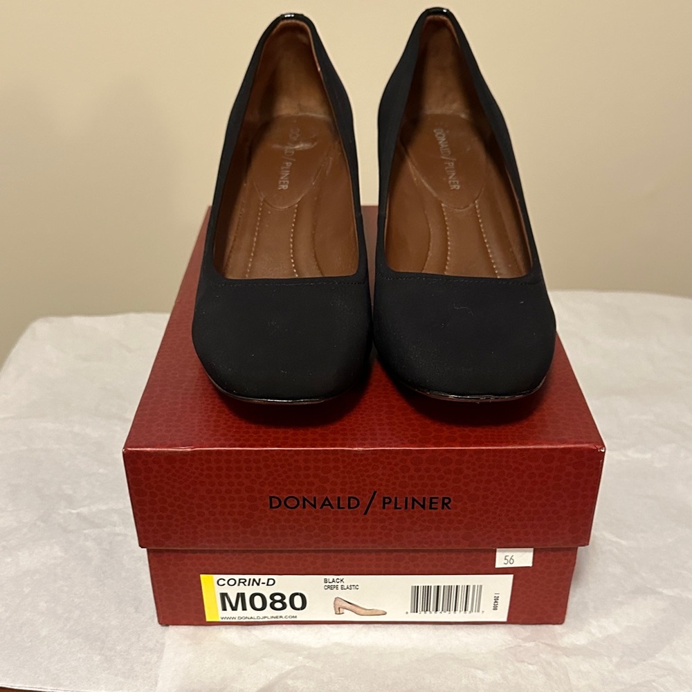 Donald J. Pliner Corin-D M080 Mid Heel Pumps size 8